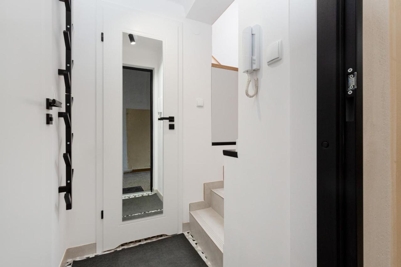 City Center Mezzanine Studio Chmielna By Noclegi Renters وارسو المظهر الخارجي الصورة